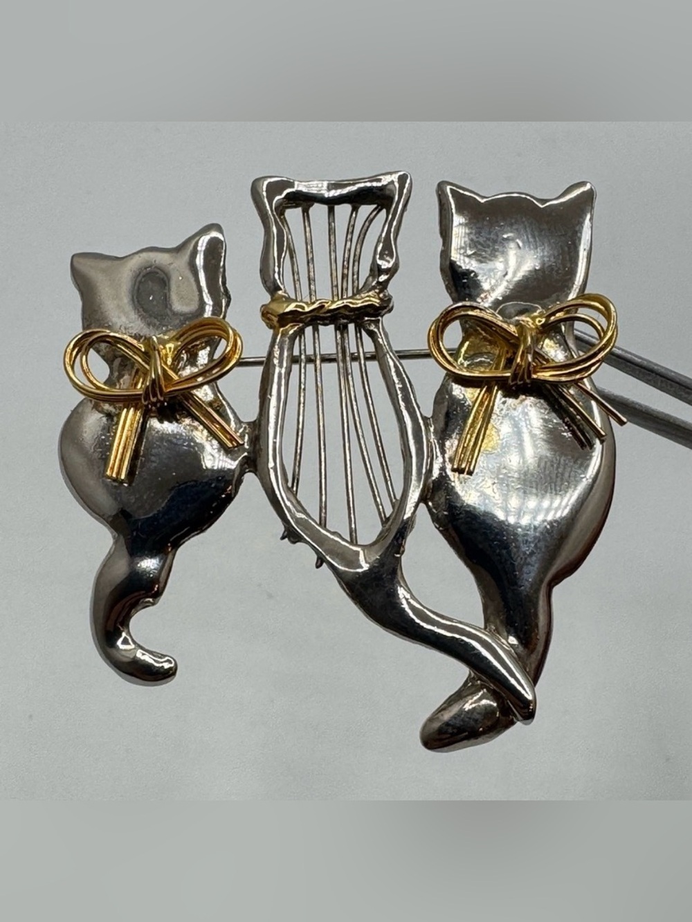 Vintage Silver Tone Cat Trio Brooch with Gold Bow Accents